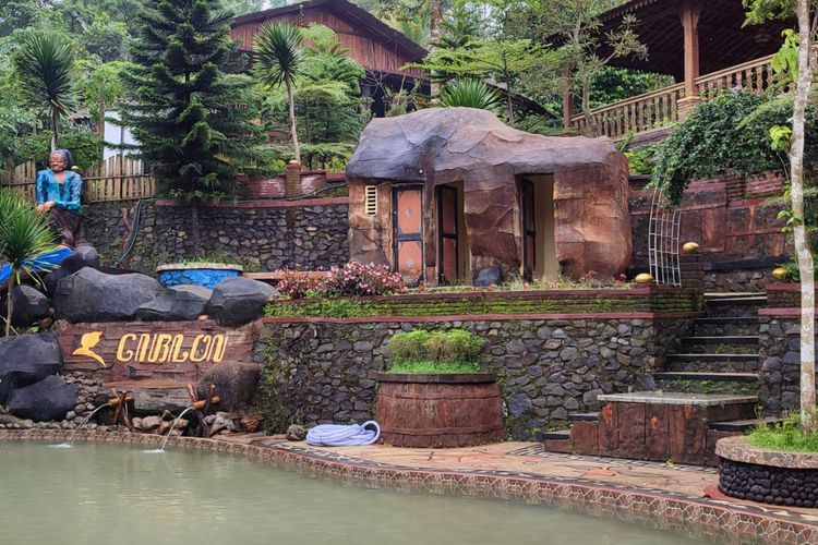 Dalem Si Mbah Wisata All in One di Tengah Hutan Jombang, Tempat 