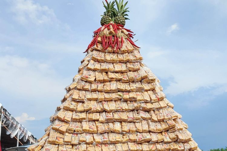 Langka Banget! Cuma di Desa Ini Peringatan Maulid Nabi Diwarnai Bagi-bagi Tahu Gratis