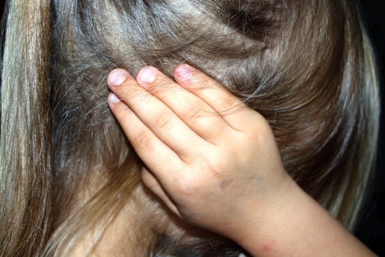 Cara Hadapi Anak yang Trauma Akibat KDRT