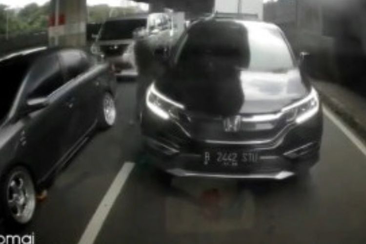 Viral! Aksi Jambret Rampas Handphone Pengendara yang Lagi Terjebak Macet