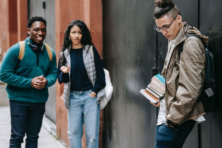 Single Shaming: Mulai Sekarang Jangan Lagi Godain Temen Kita yang Masih Jomblo