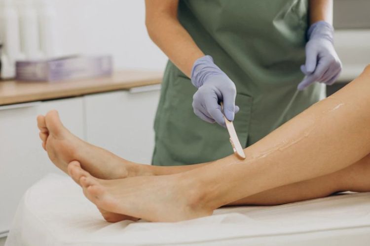Mau Waxing atau Cukur, Lebih Aman Mana?