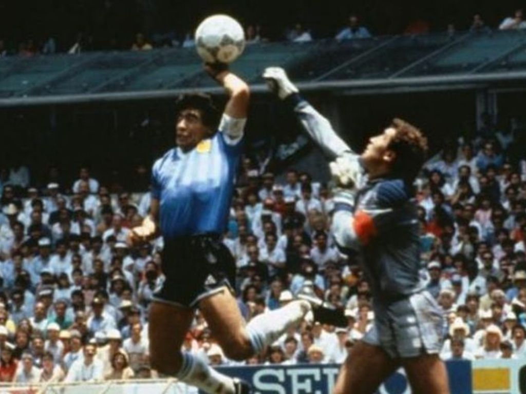 Mengenang Ali Bin Nasser dan Bogdan Dochev, Wasit di Balik Gol Tangan Tuhan Maradona