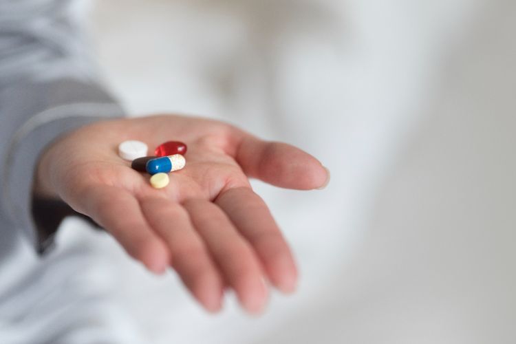 Minum Suplemen Vitamin Bareng Ibuprofen, Pria 71 Tahun Alami Pendarahan Otak