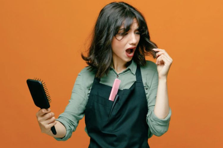 Hati-hati! Pakai Pelurus Rambut Kimia Bisa Picu Kanker Rahim