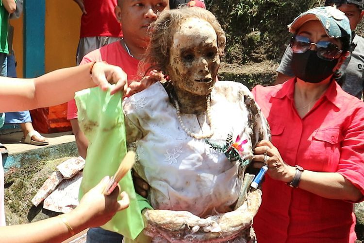 Manene: Tradisi Membersihkan dan Mengganti Baju Jenazah ala Suku Toraja, Begini Prosesnya