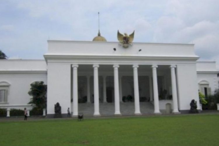 Wanita Bercadar dan Bawa Senapan Api yang Terobos Istana Negara Sempat Serang Paspampres