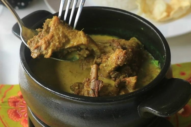 Bikin Ngiler! Resto Tepi Sawah Ini Sajikan Gulai Itik 3 Rasa, Gurih dan Creamy