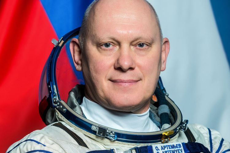 3 Minggu Pulang ke Bumi, Astronot Rusia Tabrak Pejalan Kaki dengan Mobil