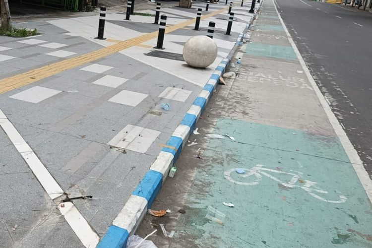 Kebangetan! Belum Genap Setahun, Trotoar Mirip Malioboro di Jombang Rusak Parah