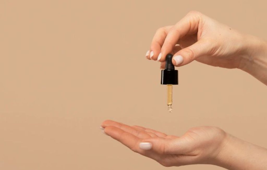 Apa Manfaat Niacinamide? Selalu Tertulis di Skincare Serum