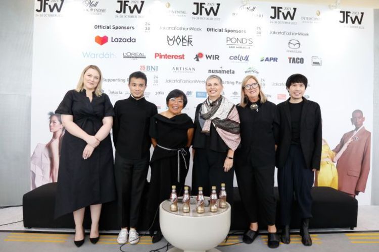 Koleksi Mode Ramah Lingkungan Dipamerkan oleh Desainer Australia di JFW 2023