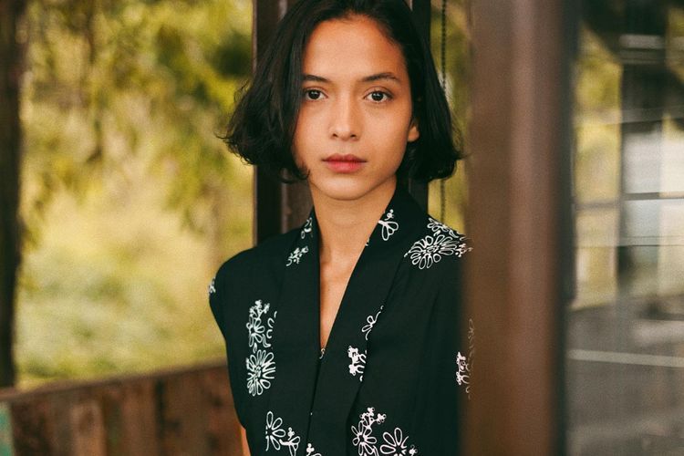 Putri Marino Pamer Outfit Terbuka, Tubuh Langsing Bak Model Jadi Sorotan