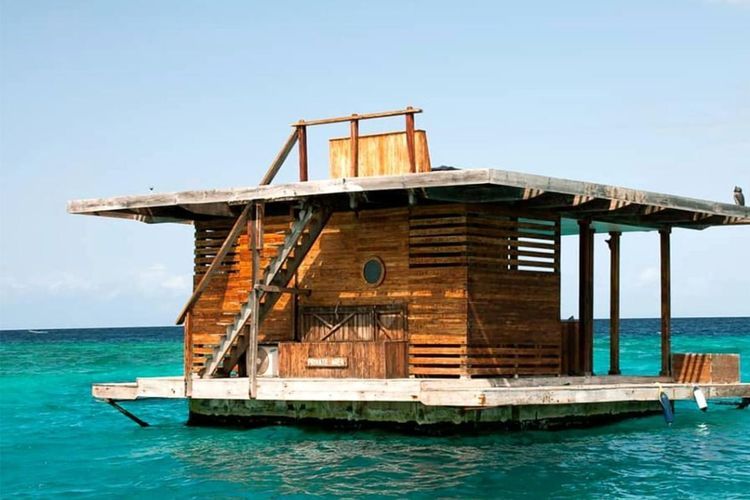 Hotel Apung yang Cuma Ada Satu di Tengah Lautan, Cocok Buat Introvert yang Suka Travelling