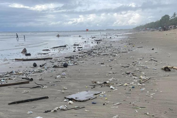 Media Asing Soroti Pemandangan Pantai Kuta Bali Penuh Sampah: Sangat Buruk
