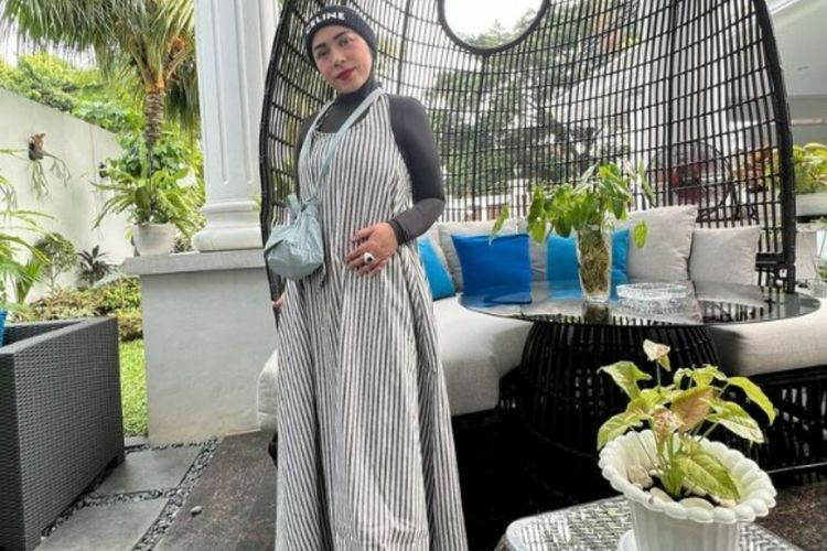 2 Minggu Pasca Operasi Bariatrik, Melly Goeslaw Cuma Minum Air Putih dan Susu