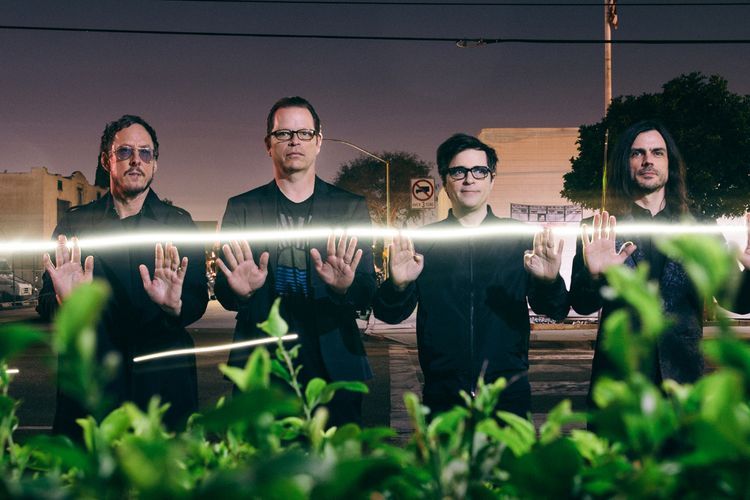 Weezer Bakalan Cover Lagu 'Anak Sekolah' dari Chrisye, Musisi Legendaris Indonesia