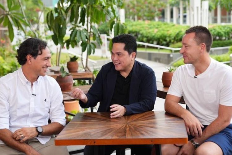 Erick Thohir Ajak Nesta dan Terry Makan Lemper