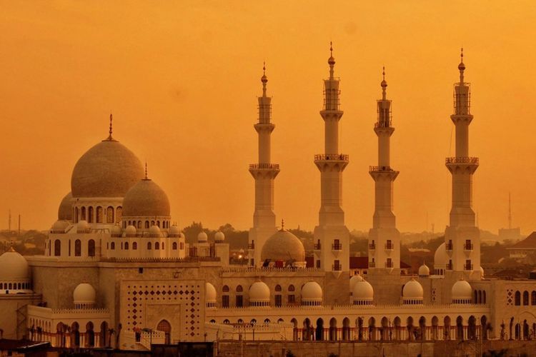 3 Fakta Masjid Raya Syeikh Zayed Solo: Replika Masjid di Abu Dhabi hingga Punya 4 Menara