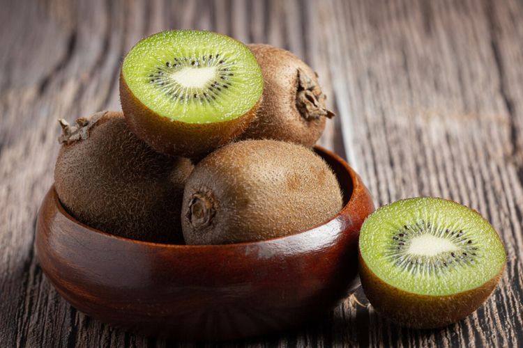 Miliki Kandungan Vitamin C, Kiwi Punya Segudang Manfaat untuk Atasi Masalah Kulit Kalian!