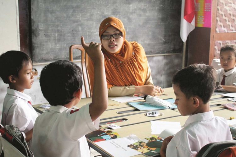 10 Kumpulan Puisi Hari Guru Penuh Makna dan Menyentuh Hati!