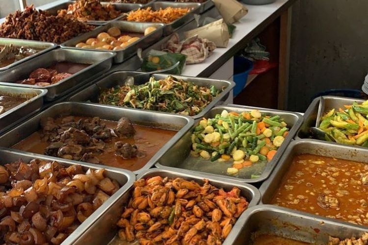 Viral! Driver Ojol Curhat Makan di Warteg Mahal, Nasi Setengah Porsi Pakai Telur Rp20 Ribu