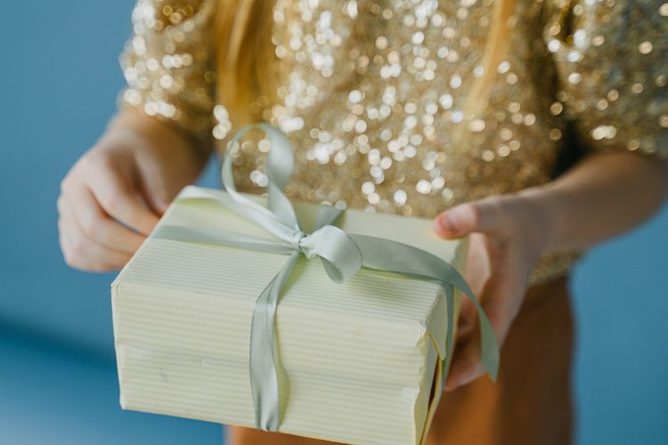 13 Inspirasi Kado untuk Hari Guru yang Simple dan Bermanfaat