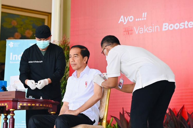 Pakai Vaksin IndoVac, Presiden Jokowi Disuntik Booster Kedua di Istana Bogor