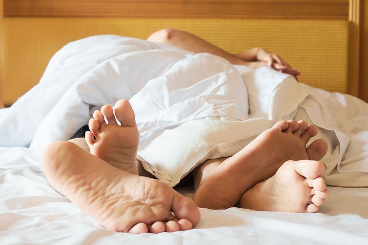 Apa Iya, Berhubungan Intim Setiap Minggu Bisa Tunda Menopause?