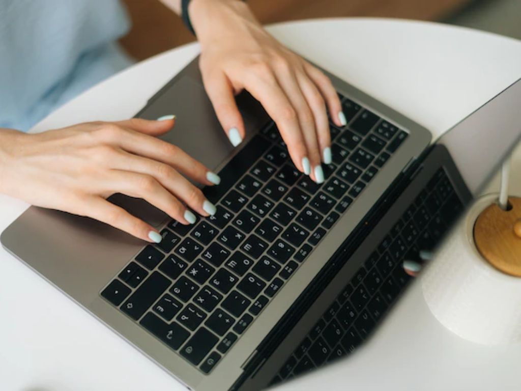 Laptop Lemot? Ini Dia Penyebab Laptop Lemot dan Cara Mengatasinya!