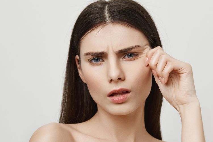Kurang-kurangi Kertas Minyak Kesayangan si Oily Skin, Bikin Pori-pori Kesumbat?
