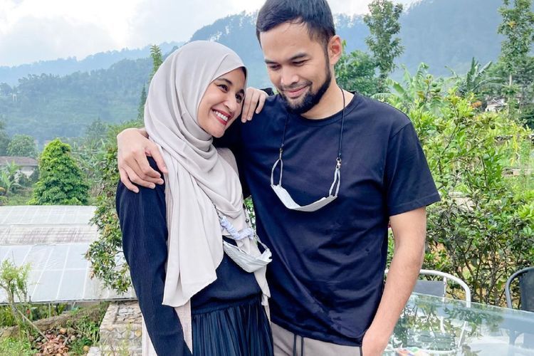 Teuku Wisnu Suka Buat Jokes Bapak-bapak, Shireen Sungkar: Makin Tua Tambah Lawak
