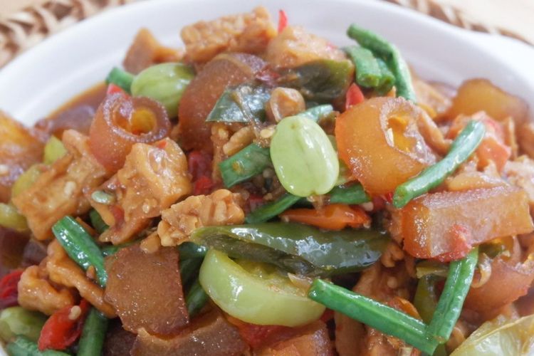 Gak Kalah Sama Warteg, Ini Resep Oseng Kikil Pedas Manis yang Gurih Kenyal