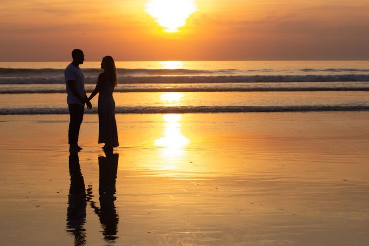 10 Puisi Cinta Romantis Untuk Ungkapkan Rasa Sayang 