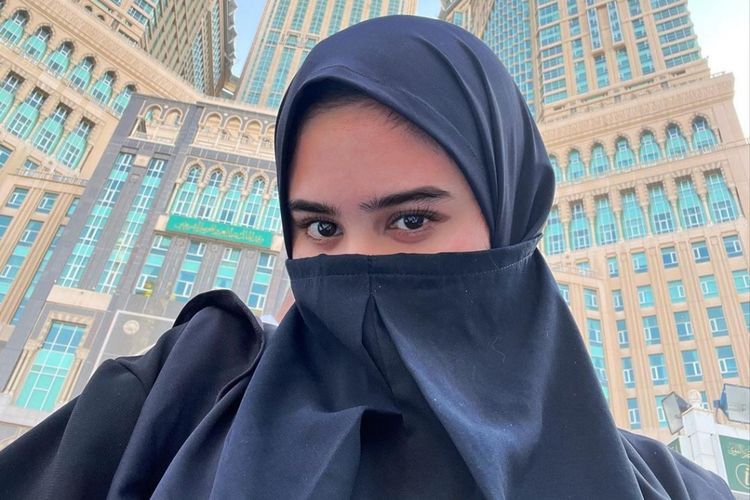Cantiknya Tissa Biani Bercadar saat Ibadah Umrah, Dul Jaelani Langsung Beri Komentar Ini