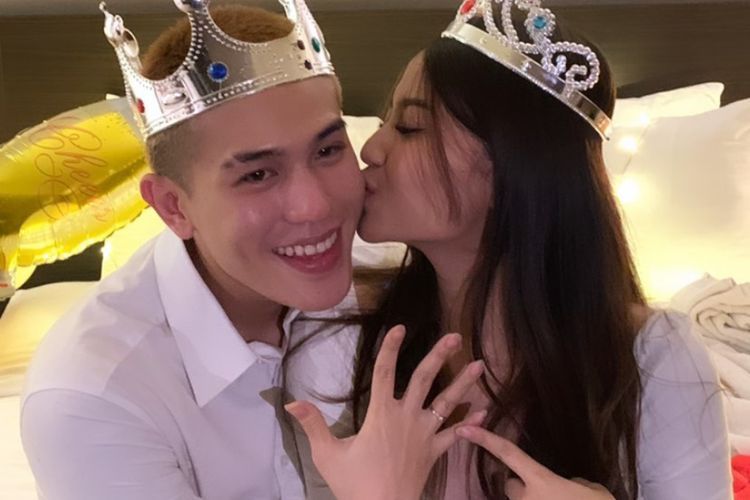 Putus dari Brisia Jodie, Julian Jacob Lamar Mirriam Eka Kekasih Barunya: Will You Marry Me