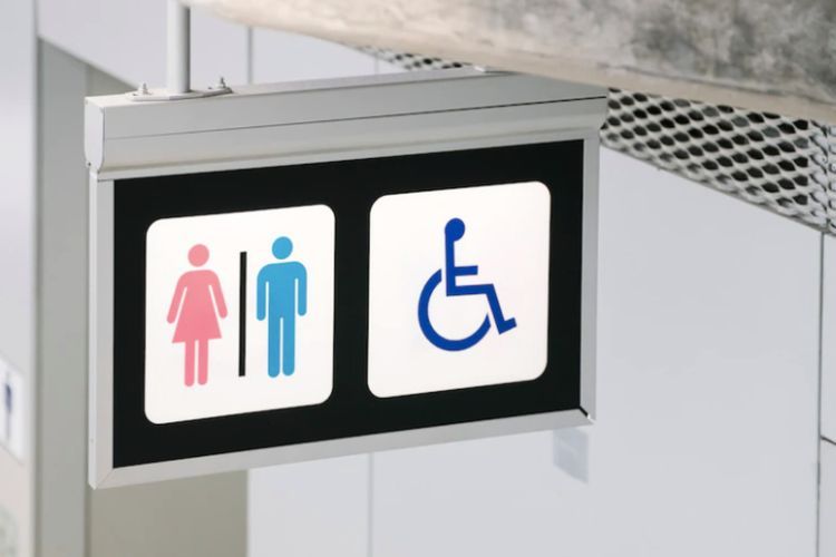 HIV Bisa Menular Lewat Toilet Umum dan Kolam Renang, Mitos atau Fakta?