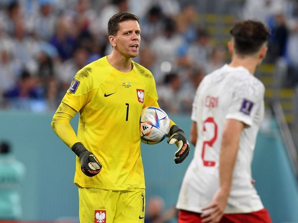 Hansi Flick Enggan Komentari Masa Depan Wojciech Szczesny di Barcelona