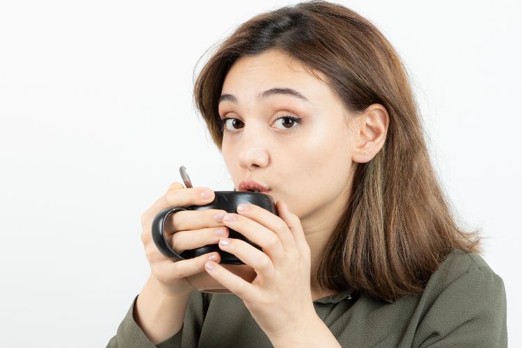 Sering Minum Kopi? Ini Efek Jangka Panjangnya untuk Kulit!