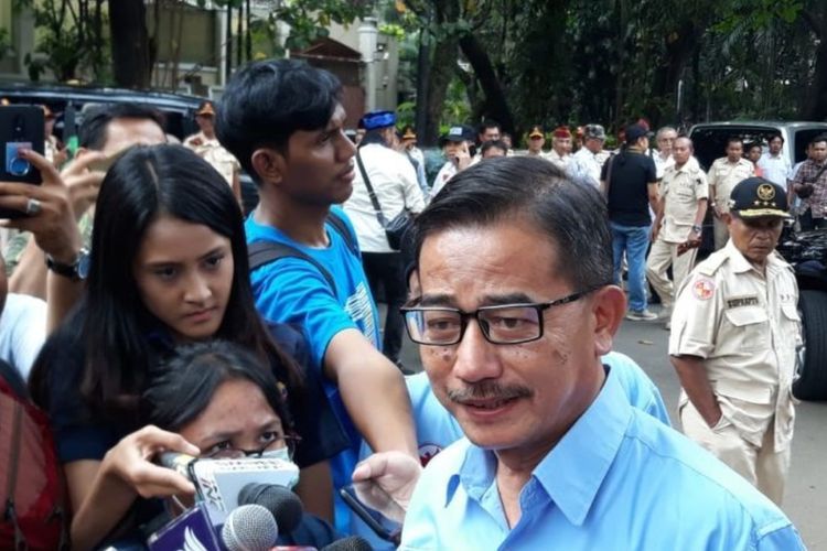 Tokoh Politik Nasional Iringi Pemakaman Mantan Menteri ATR Ferry Mursyidan