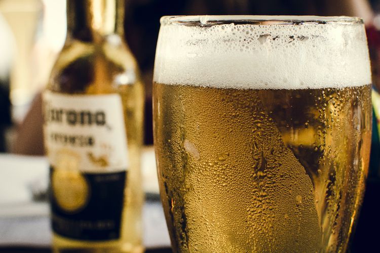 3 Efek Jangka Pendek bagi Otak jika Kamu Kebanyakan Minum Alkohol