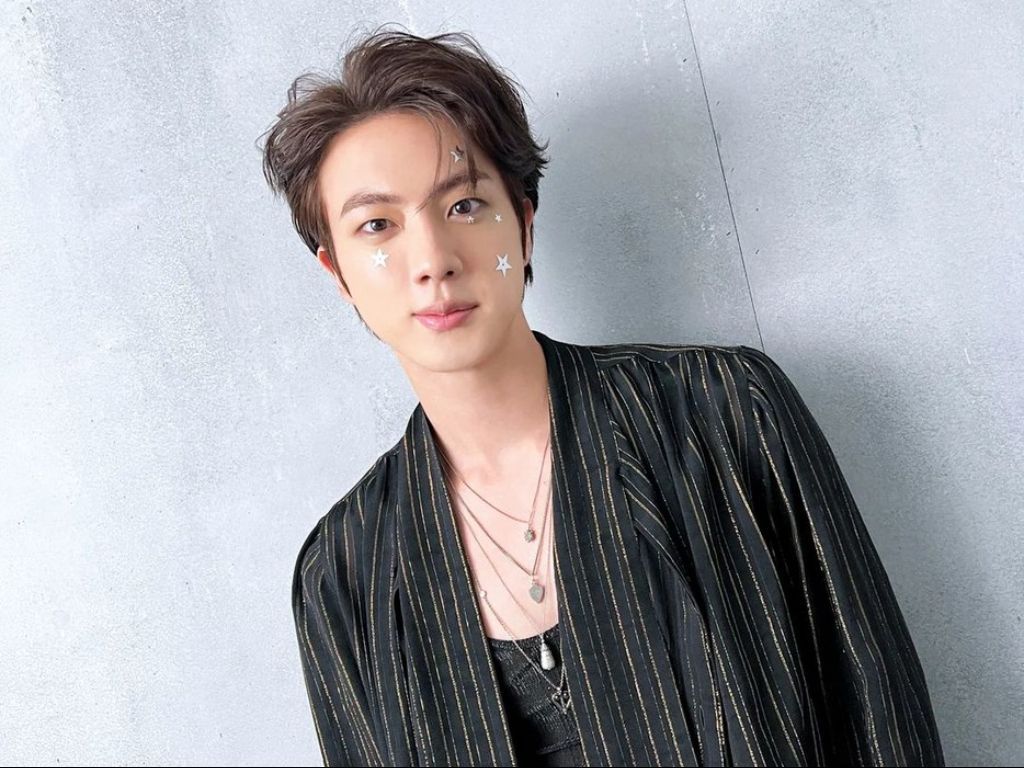 Jin BTS Raih Polling Tertinggi Prediksi Bintang Paling Bersinar di Tahun 2024