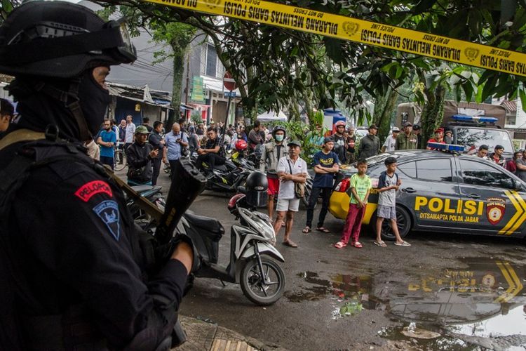 Bom Bunuh Diri di Polsek Astana Anyar: Kaca Rusak hingga Plafon Roboh!