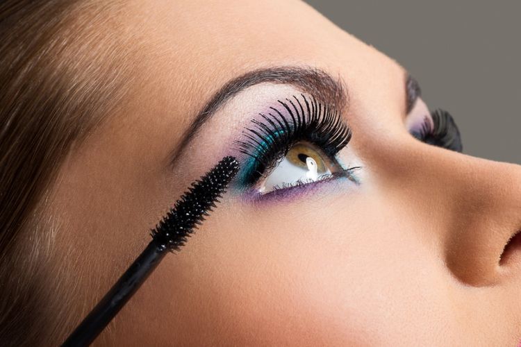 Perhatikan! Ini Do's and Don'ts Bersihkan Maskara Waterproof Biar Bulu Mata Gak Rontok