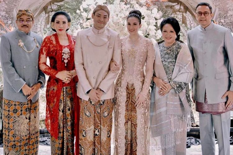 Ibu Chelsea Islan Terharu Lihat Anaknya Nikah: Rob Clinton Gak Cuma Baik tapi Amazing