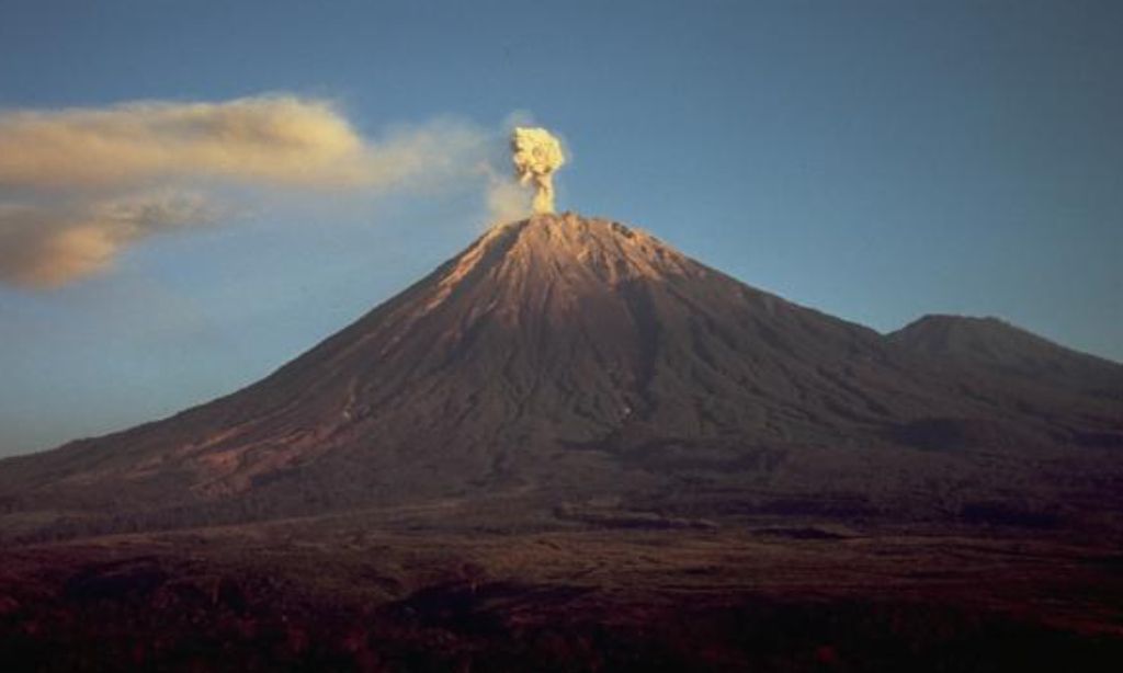Misteri Gunung Semeru, Dipercaya sebagai Paku Pulau Jawa yang Terombang-ambing
