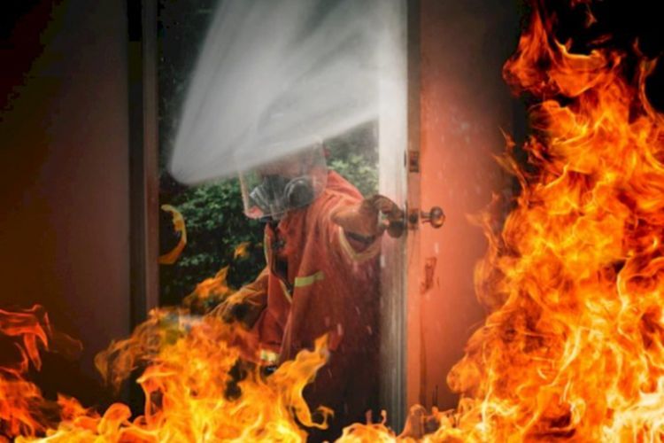 Akibat Tabung Gas Bocor, Warteg di Jakarta Barat Ludes Terbakar