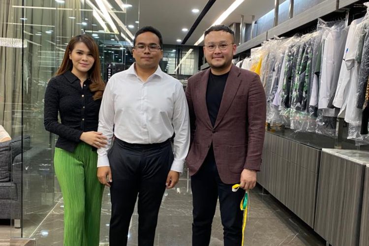 Siap Menikah, Anak Hotman Paris Fitting Jas Pengantin Tanpa Harus Diet