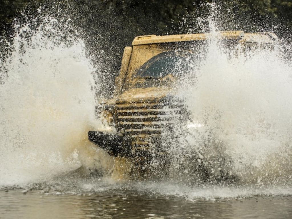 5 Rekomendasi Merek Mobil yang Kuat Terabas Banjir