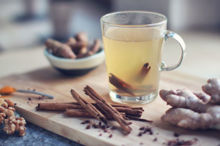 6 Minuman Pereda Nyeri Haid dari Bahan Alami, Begini Resepnya!